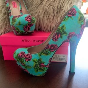 Betsey Johnson Floral Diskko Heel